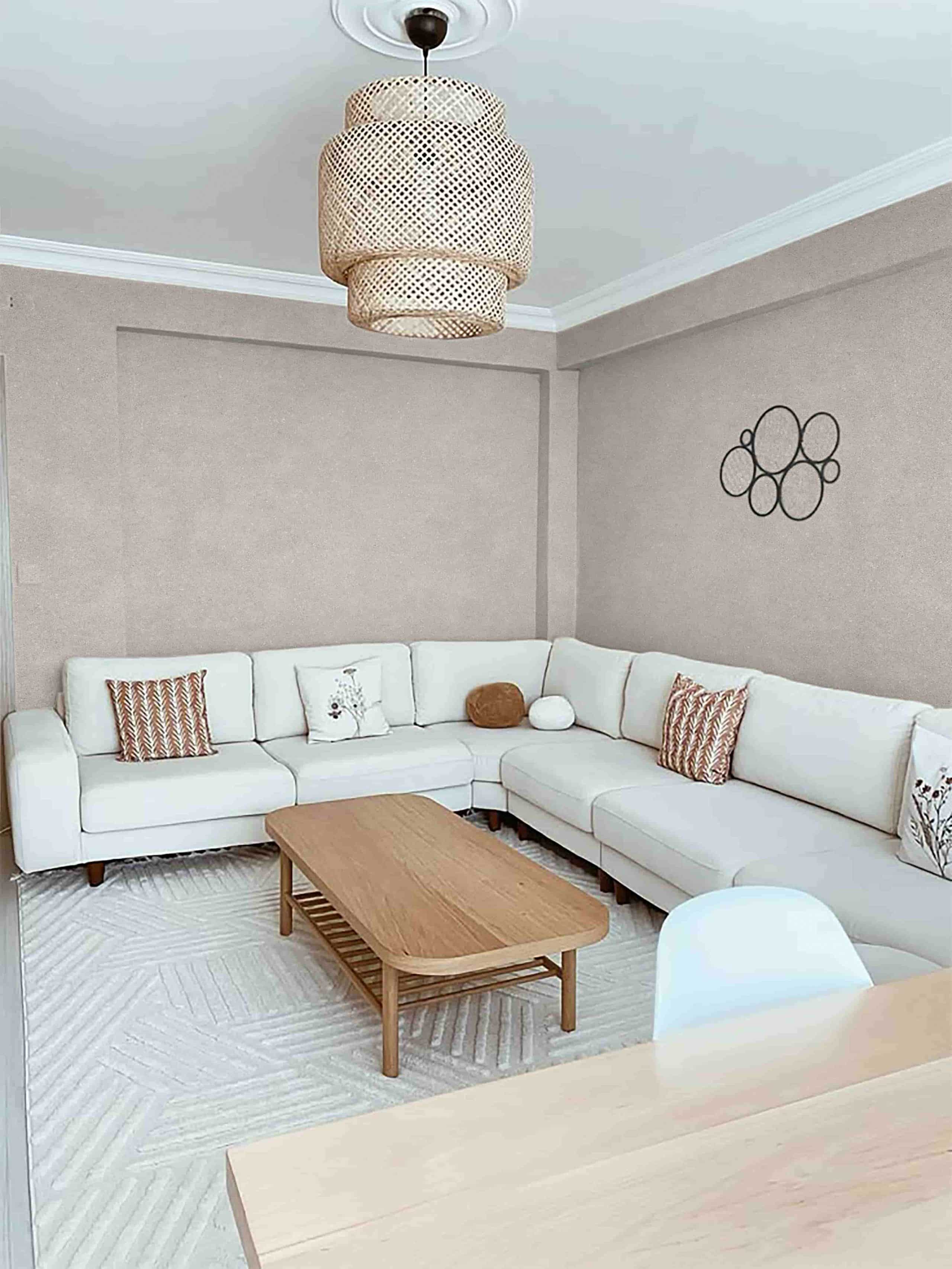 Modernes Wohnzimmer mit natürlich strukturierter Baumwollputz-Wand