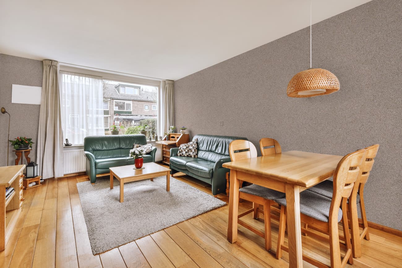 Elegantes Wohnzimmer mit Baumwollputz